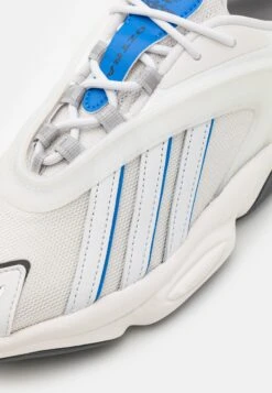 Adidas Originals Oztral Unisex - Sneakers Laag - Crystal White/Bright Royal -Havaianas Verkoopwinkel 01f46fca8aaf4b77838f398a4061e111