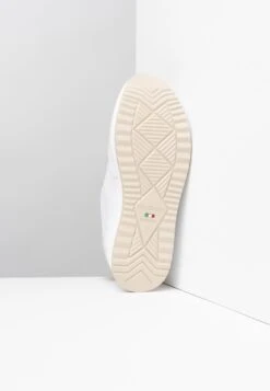 NeroGiardini Sneakers Laag - Bianco -Havaianas Verkoopwinkel 0997b433528d4c1e984da078403d372d