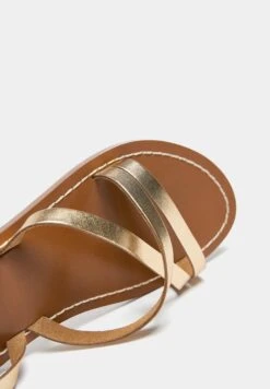 PULL & BEAR Strappy- Sandalen - Gold Coloured -Havaianas Verkoopwinkel 0d0c36186e4f43708a467f8b66909d41