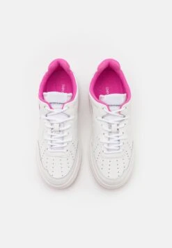 Emporio Armani Sneakers Laag - White/Pink -Havaianas Verkoopwinkel 2583d59a84a24e21bdb4ac46896bb9be