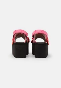 MOSCHINO Sandalen Met Plateauzool - Fantasy Color -Havaianas Verkoopwinkel 29f35a5b0ccb45c6ab7ac1e7ee90fbdf