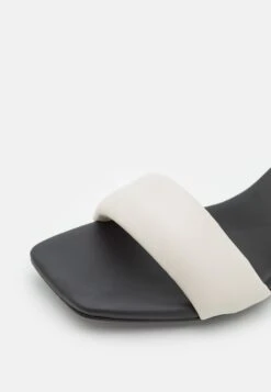 Hugo Robby- Sandalen - Open White 13 Hugo Robby- Sandalen - Open White -Havaianas Verkoopwinkel 2a219c66b4374fd6babb2fa19ce3943d