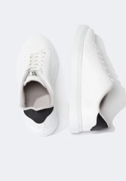 DeFacto Smileyworld- Sneakers Laag - White -Havaianas Verkoopwinkel 3d8db43b7530417a9fc3cf7d47db9b11