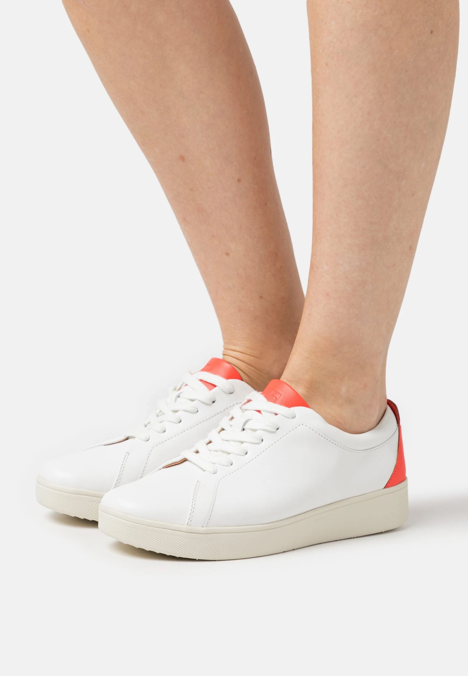 Fitflop Rally Pop - Sneakers Laag - Urban White/Neon Orange 1 Fitflop Rally Pop - Sneakers Laag - Urban White/Neon Orange