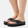 Monki Teensandalen - Black Dark