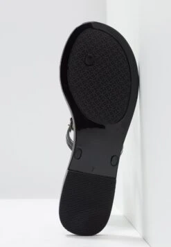 Tory Burch Mini Miller Flat Thong - Teenslippers - Perfect Black 13 Tory Burch Mini Miller Flat Thong - Teenslippers - Perfect Black -Havaianas Verkoopwinkel 7a9192ef76654541b6c8fcf706d249e1