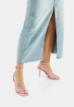 BERSHKA High-Heel With Ankle Strap- Sandalen - Purple