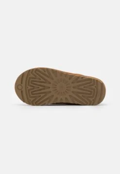 Ugg Tasman - Pantoffels - Chestnut 14 Ugg Tasman - Pantoffels - Chestnut -Havaianas Verkoopwinkel 7f8a486afd4b4cdf8c48b654f7800e0b