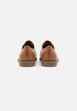 Tamaris Veterschoenen - Nut 9 Tamaris Veterschoenen - Nut -Havaianas Verkoopwinkel 924eeb400d9d46fbb8b6331e7605243a