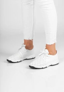 Laura - Sneakers Laag - White