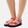 ARIZONA LOVE Trekky Quilt - Sandalen - Red