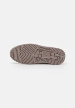 Lacoste Crafted - Sneakers Laag - Off Wht/Light Gry -Havaianas Verkoopwinkel c2c07223cd0a42579bf9d270261d940a