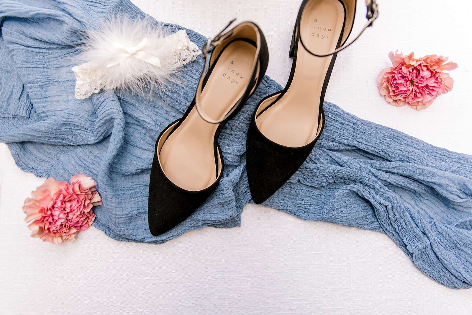 Havaianas Verkoopwinkel -Havaianas Verkoopwinkel A Classic Vintage Inspired Backyard Wedding on Halloween 4